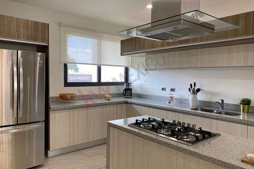 Imagen 14 de Casa en Venta con casa club en Metepec, Avenida Tecnológico en Alboreto Residencial 