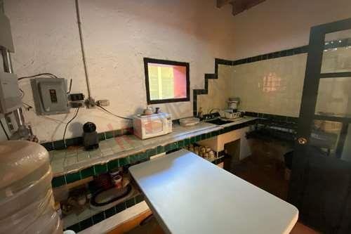 Imagen 6 de Inmueble en venta para oficinas en Barrio de San Miguel a 2 minutos del centro de Metepec