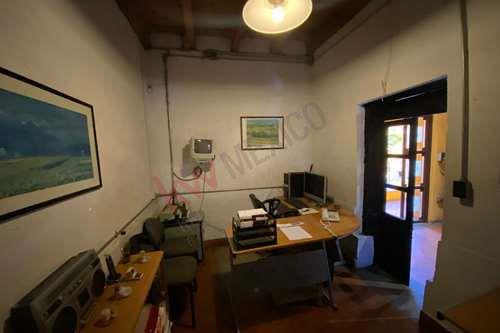 Imagen 5 de Inmueble en venta para oficinas en Barrio de San Miguel a 2 minutos del centro de Metepec