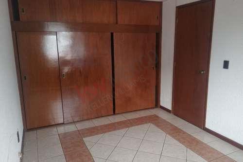 Imagen 11 de Casa en Venta a 5 minutos de Galerías Metepec y/o Town Square en Metepec, Estado de México.