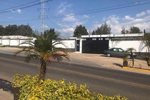 Imagen 4 de Excelente bodega comercial de 1,500 metros2. 600 metros2 de oficina y 6000 metros2 de terreno, en re