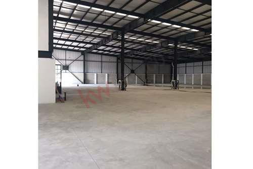 Imagen 5 de Excelente bodega comercial de 1,500 metros2. 600 metros2 de oficina y 6000 metros2 de terreno, en re