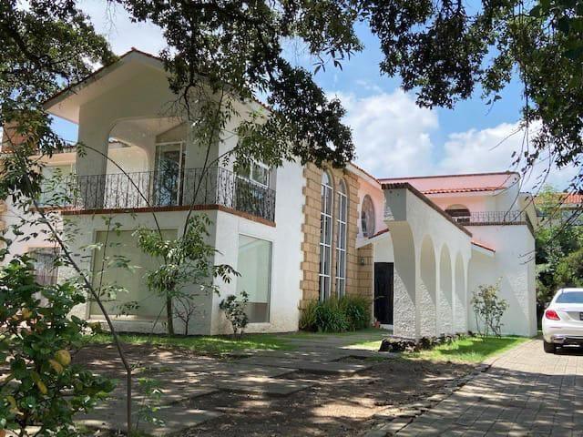 CASA EN HACIENDA DE VALLESCONDIDO