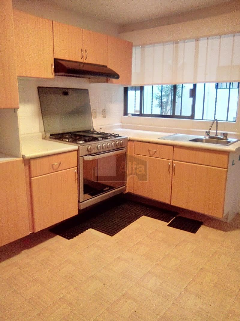 Imagen 5 de Se vende amplio departamento de 2 recámaras, con estudio y patio privado, en Bosques de Tarango
