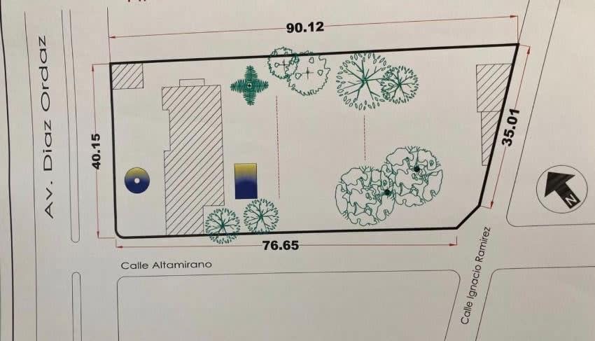 Se VENDE casa como terreno comercial en  Acapatzingo.