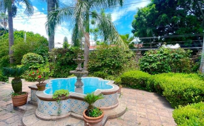 Imagen 10 de Se VENDE casa como terreno comercial en  Acapatzingo.