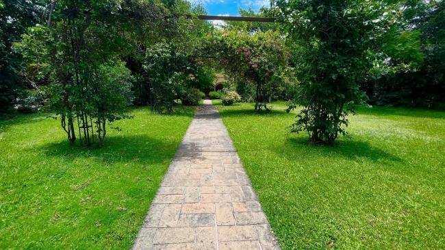 Imagen 5 de Se VENDE casa como terreno comercial en  Acapatzingo.