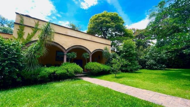 Imagen 12 de Se VENDE casa como terreno comercial en  Acapatzingo.
