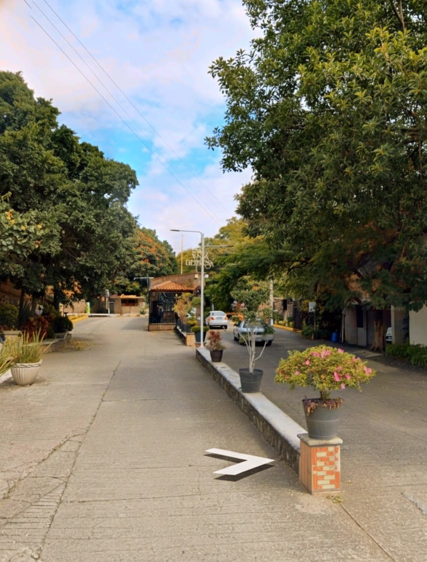 Imagen 4 de TERRENO EN VENTA EN FRACC. EXCLUSIVO  LOMAS DE VISTAHERMOSA