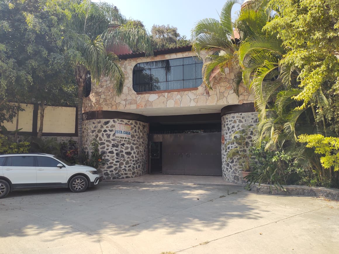 En VENTA Casa con Terreno en San Gaspar, Jiutepec Mor.