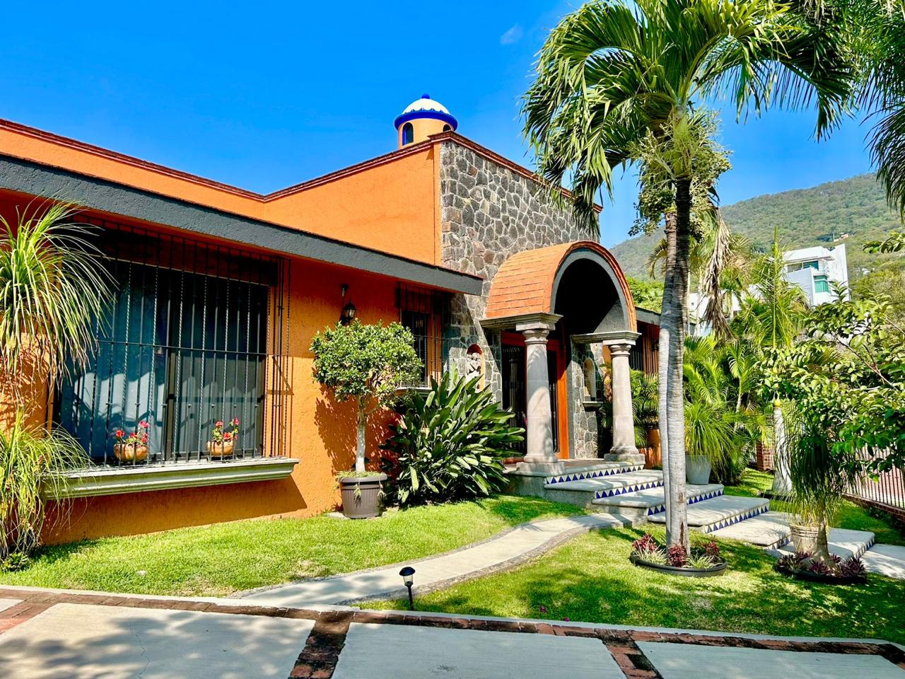 En VENTA Casa estilo Hacienda en Club de golf San Gaspar, Jiutepec Morelos.