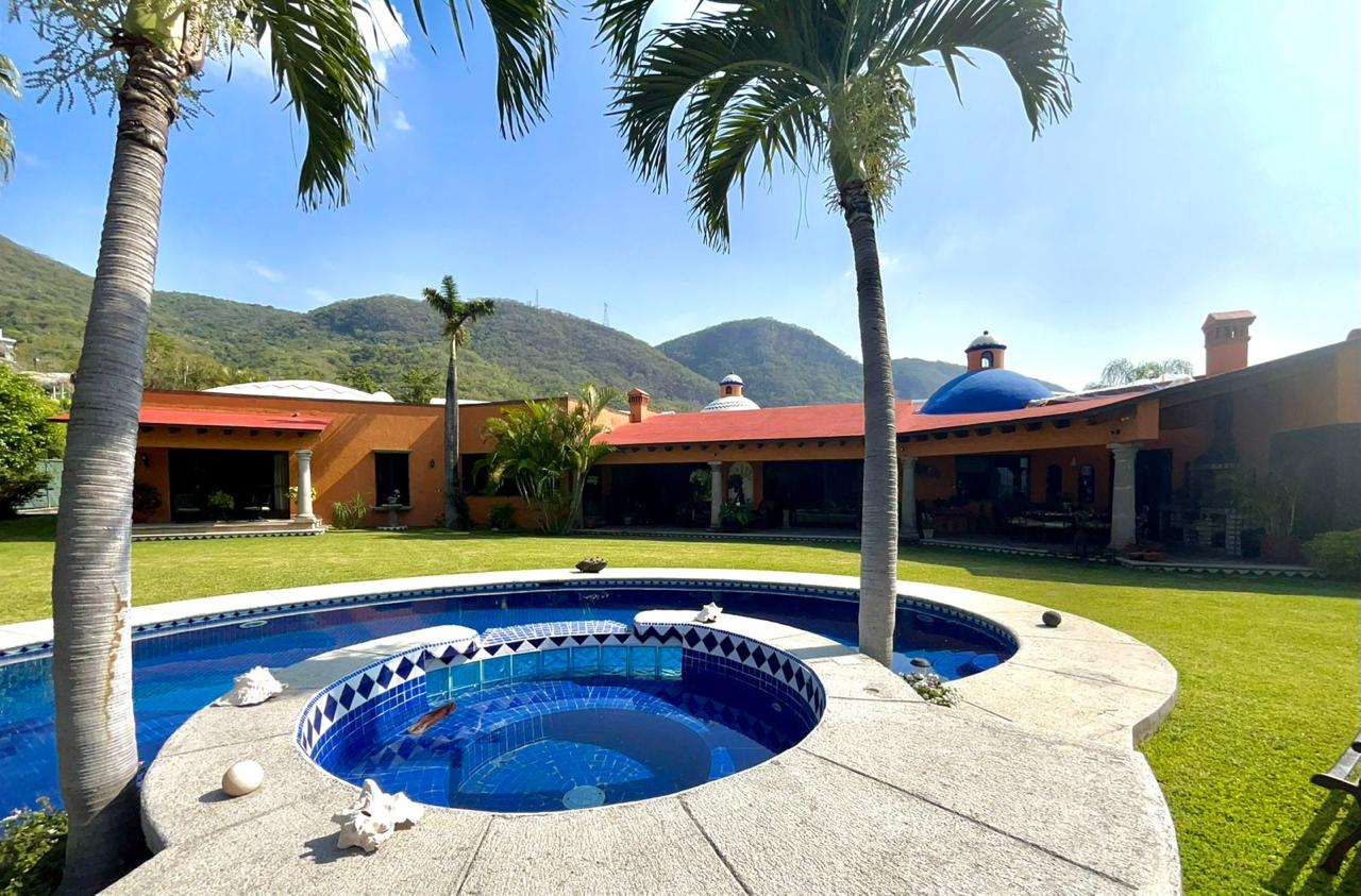 Imagen 2 de En VENTA Casa estilo Hacienda en Club de golf San Gaspar, Jiutepec Morelos.