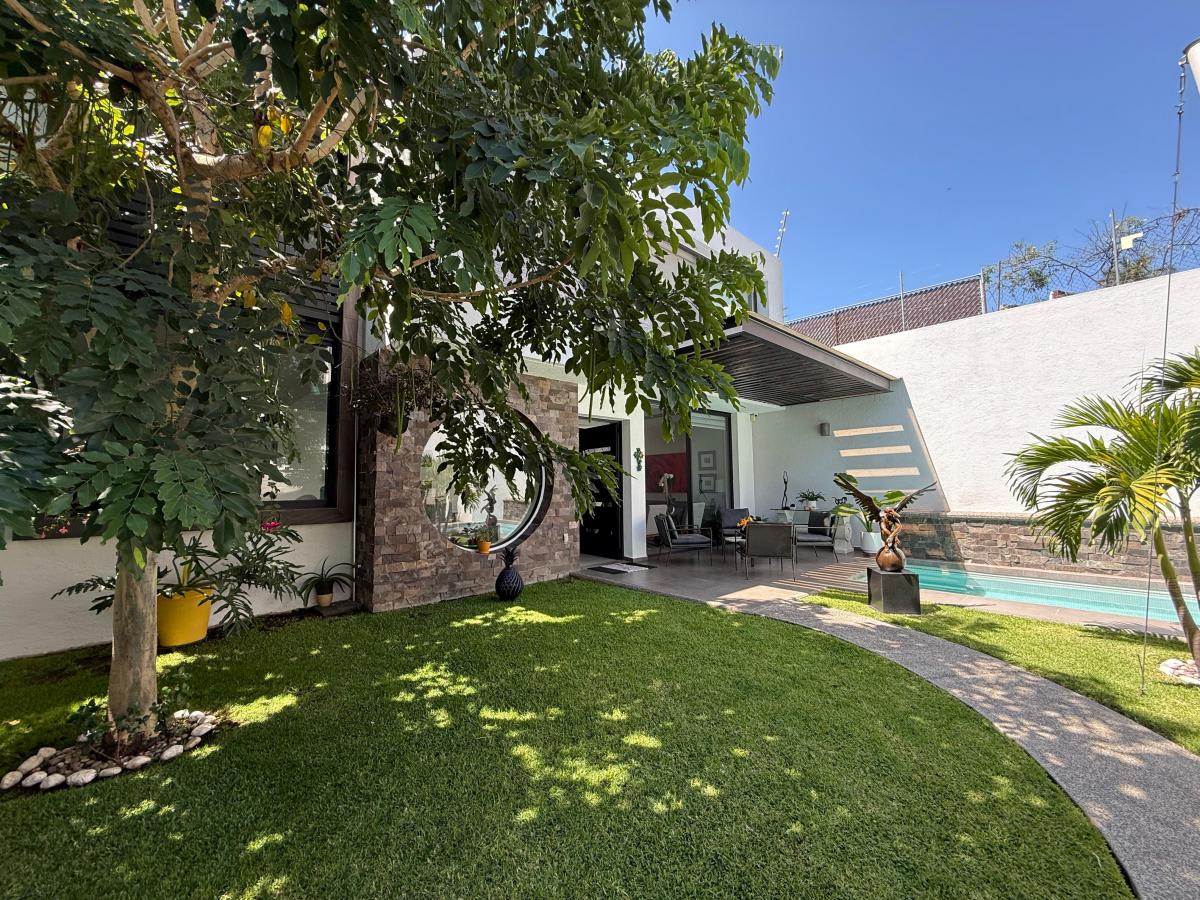 Casa con Alberca Dentro de Privada Tlaltenango, Cuernavaca