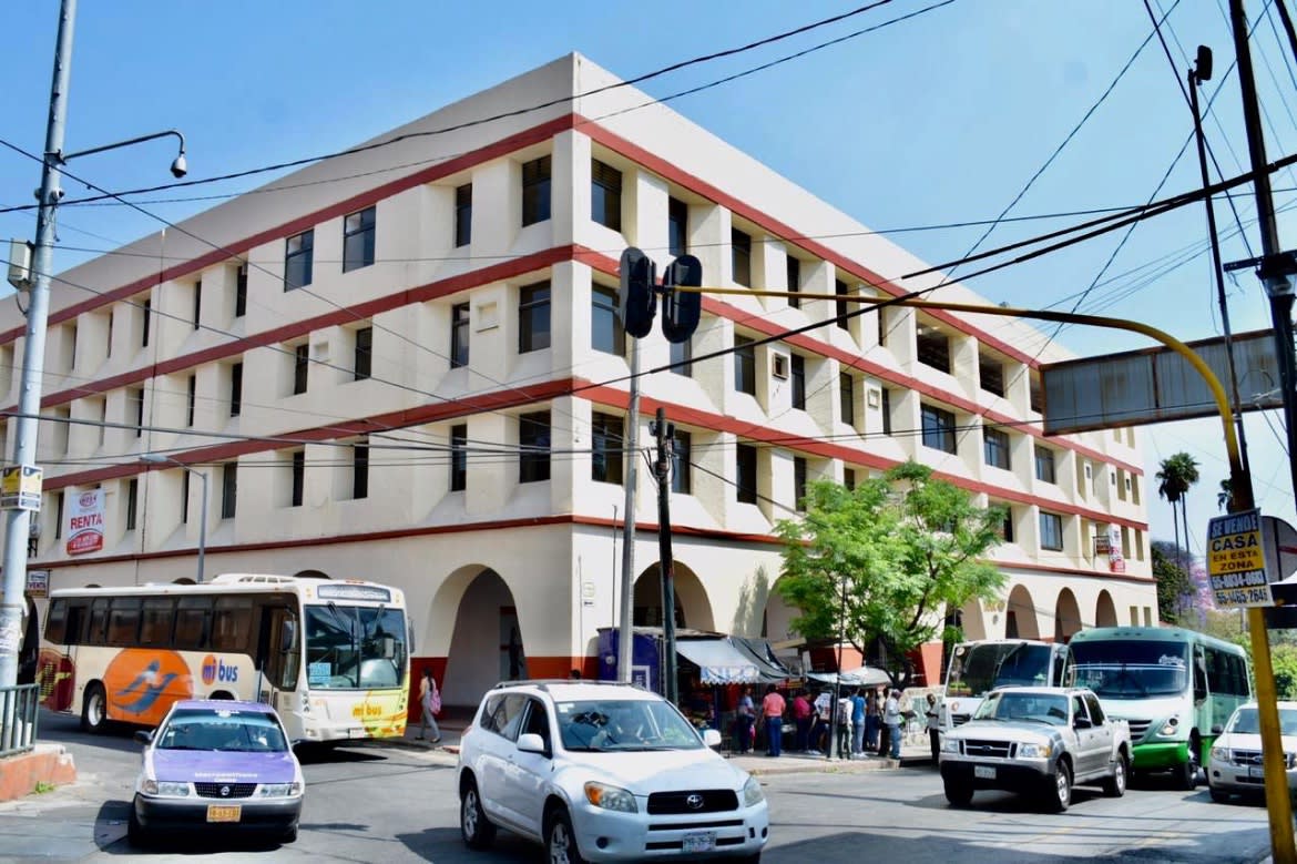 Imagen 2 de Edificio de productos en el centro de Cuernavaca en esquina