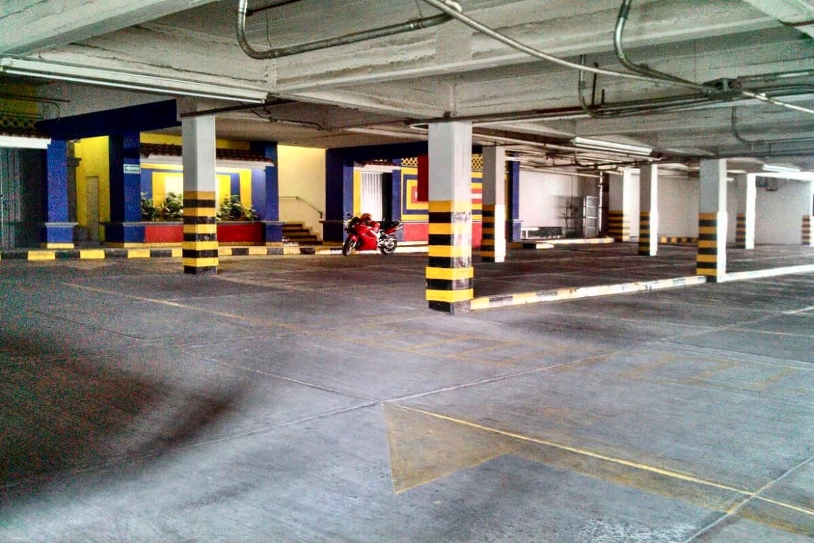 Imagen 7 de Edificio comercial frente a un Walmart