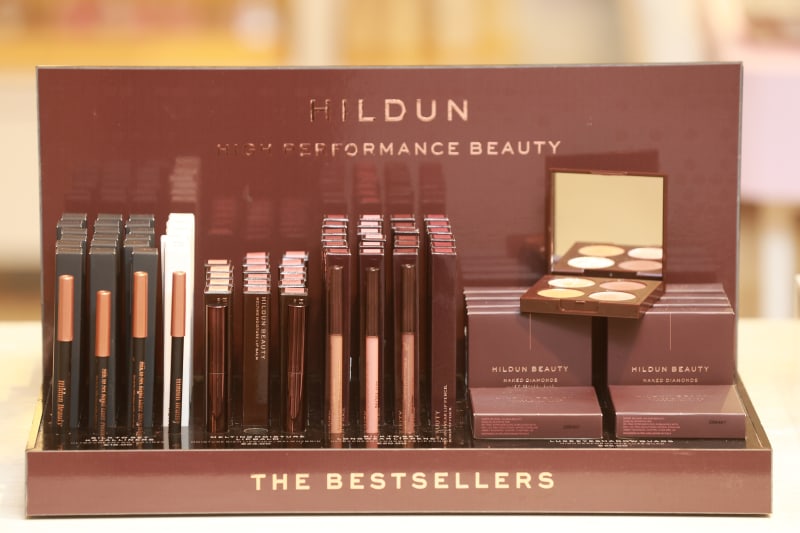 Hildun Beauty bestsellers display featuring eyeliners, lip products and Naked Diamonds palette in burgundy retail stand
