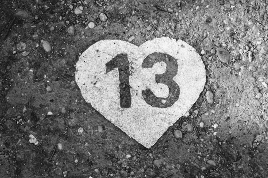 La Importancia del Número 13 Positividad y Protección