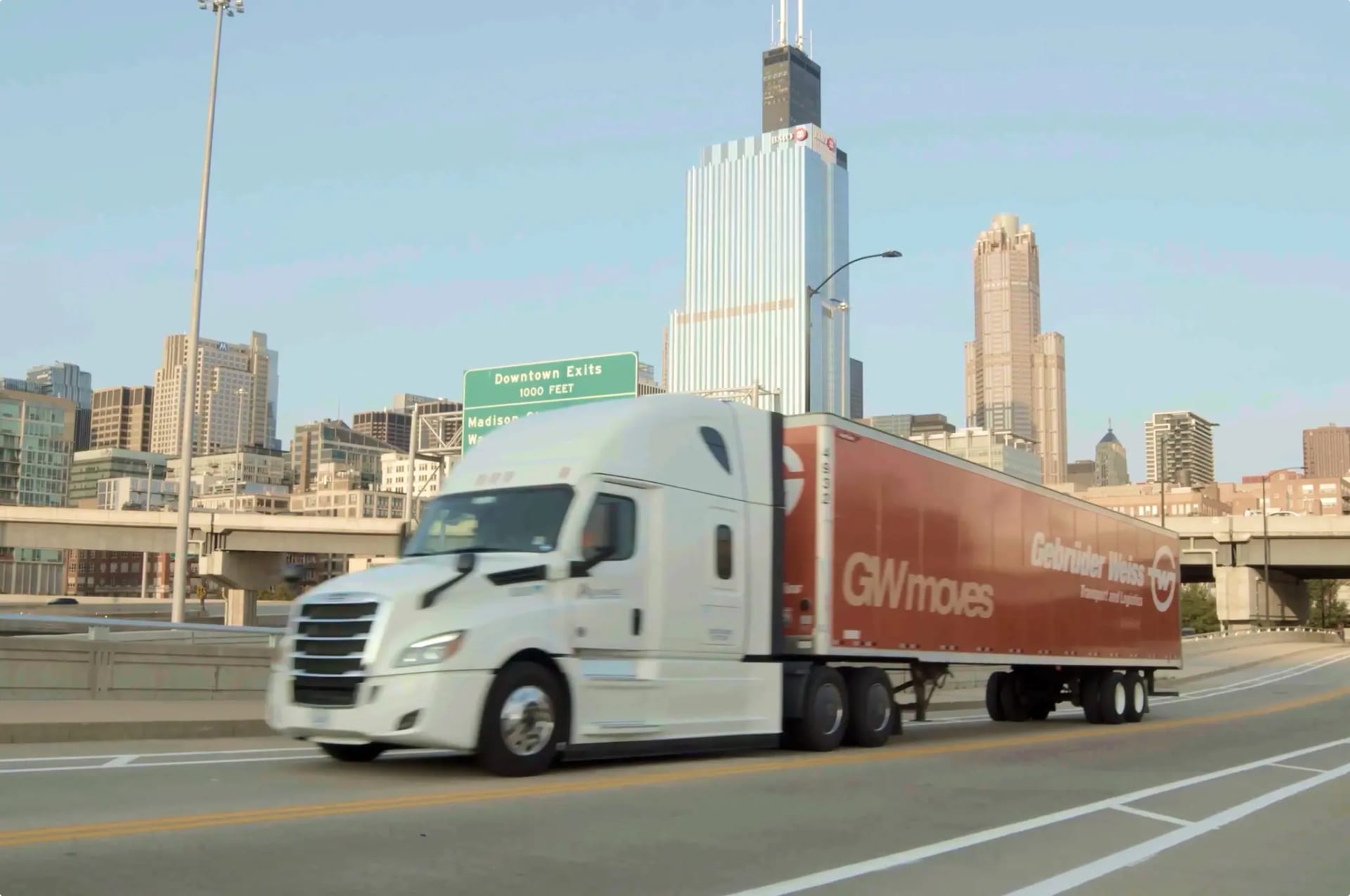 Gebrüder Weiss automatisiert E-Mail-gesteuerte Frachtprozesse mit Levity — und halbiert den manuellen Aufwand bei gleichzeitig besserem Kundenservice