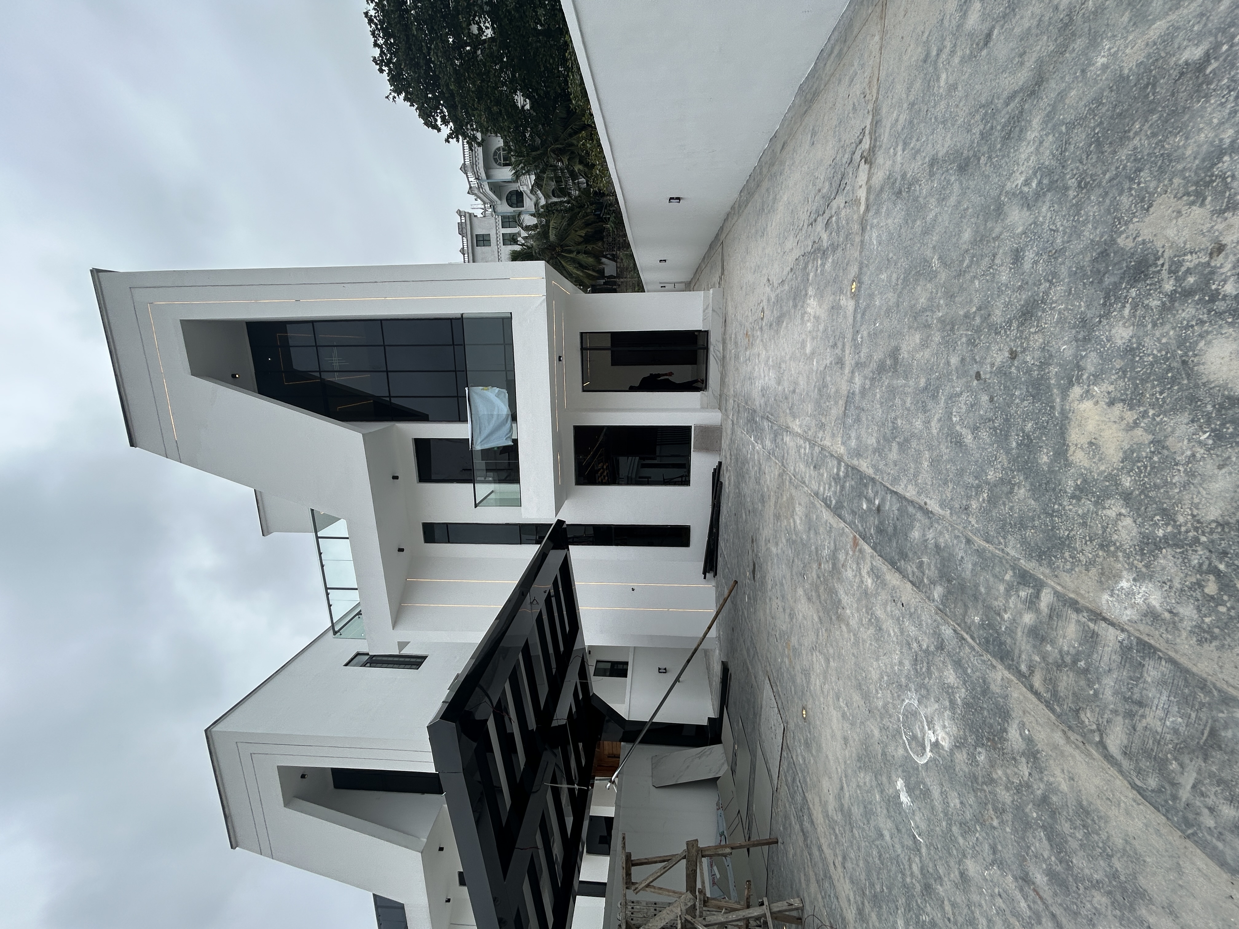 5Bedroom detached duplex