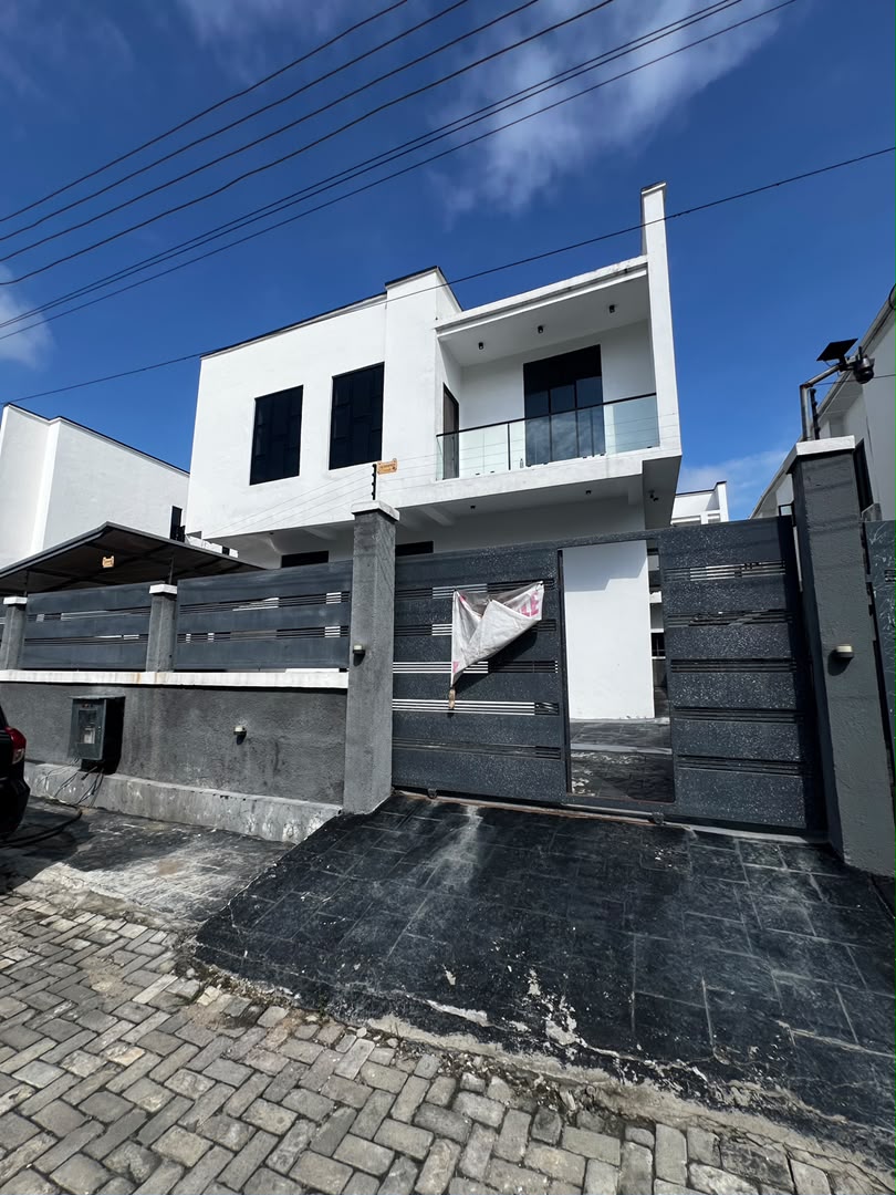 5BEDROOM DETACHED  DUPLEX WITH BQ