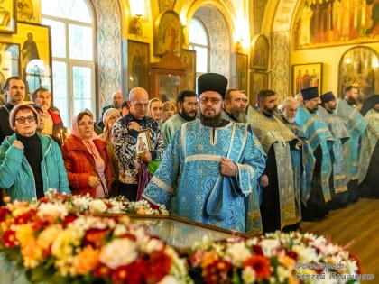 К мироточивой иконе можно прикоснуться в Никольском храме Таганрога