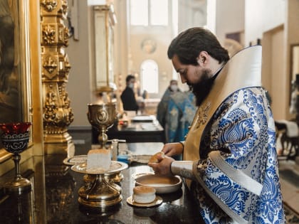 В праздник Сретения Господня епископ Таганрогский Артемий совершил Божественную литургию в Ростовском кафедральном соборе