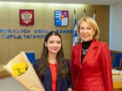 В Таганроге детям-сиротам вручили ключи от новых квартир