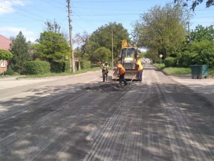 В Таганроге ведется капитальный и карто-ямочный ремонт дорог