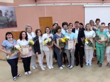 Депутат Александр Пономарев поздравил операционных медсестер с профессиональным праздником