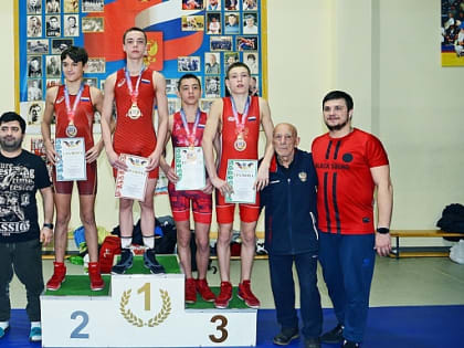 Шахтинские борцы Егор Горохов и Жирайр Абазян стали победителями первенства Ростовской области