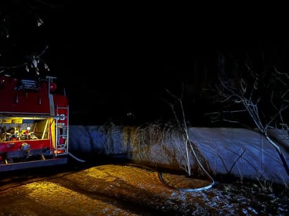 В Донецке загорелось строение