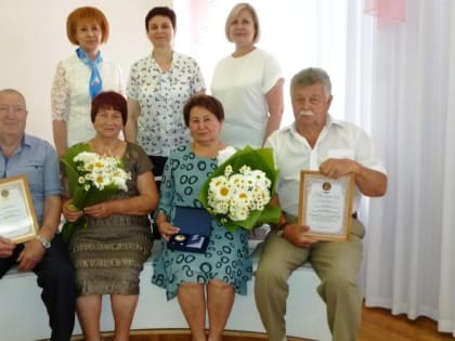 В ЗАГСе Таганрога поздравили юбиляров семейной жизни