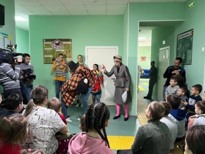 Вернулись в больницу: ростовский Молодежный театр возобновил спектакли для юных пациентов