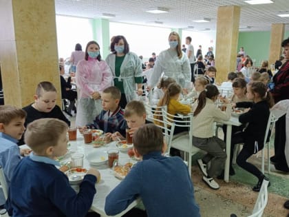 В Мартыновском районе прошел мониторинг качества горячего питания в школе