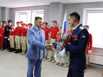 В Батайске состоялось торжественное открытие центра военно-патриотического воспитания «Авангард»: здесь будут проводиться строевая и спортивная подготовка, курсы по истории и други