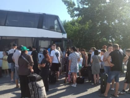 50 мальчишек и девчонок  отправились на отдых в оздоровительный лагерь «Мир»