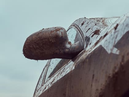 На Дону машину с двумя погибшими нашли в водном канале