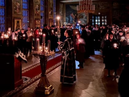 Епископ Артемий совершил Великое повечерие в  храме при Донской духовной семинарии