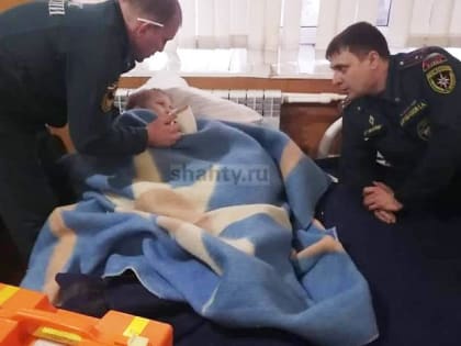 Спасли мальчиков, провалившихся под лед на реке Грушевка