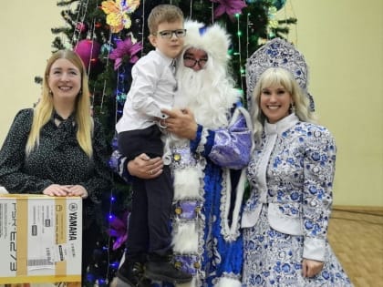 Азовчане участвуют в акции «Елка желаний»