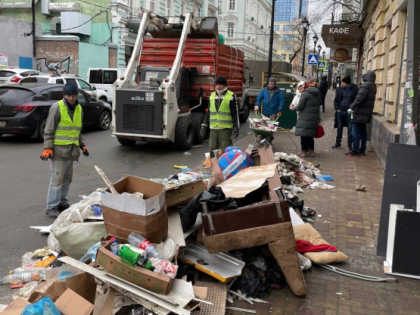 Из исторического особняка в центре Ростова вывезли 24 кубометра мусора