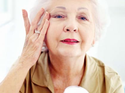 Бледность кожи у людей старше 50 может указывать на цирроз