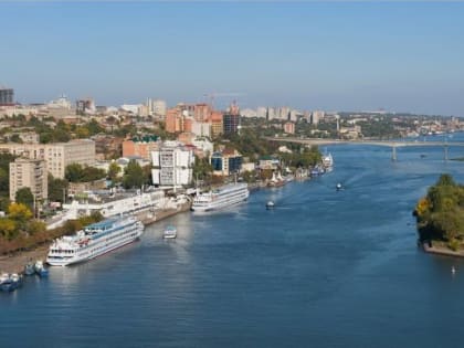 Участок реки Дон в Ростове покрыла мазутная пленка