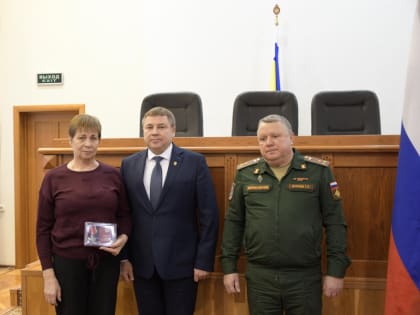 Герои Отечества: награждение семей погибших военнослужащих