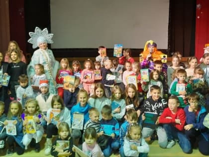 В Таганроге продолжается акция «Подари книгу детям»