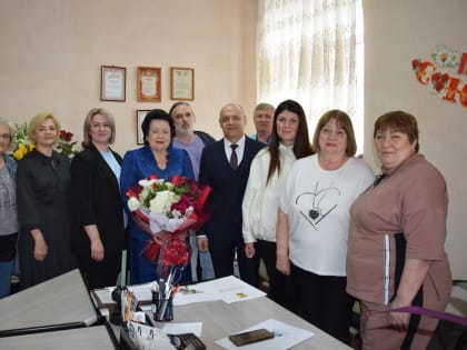 Трудовые заслуги директора ООО «Силуэт» Лидии Ковалевой отмечены поощрениями депутатов ЗСРО и городской Думы