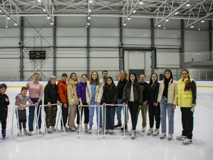 Студенты НШФ ЮФУ отметили свой праздник на ледовом катке