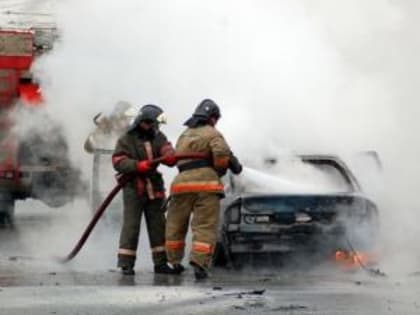 На волгодонском автовокзале сгорела «Лада Калина»