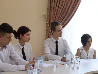 Роман Волошин провел встречу с активной молодежью города