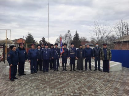 В честь принятия новых казаков состоялось приведение к присяге на служение Вере Православной, Дону и Отечеству казаками хуторского казачьего общества «Апаринское».